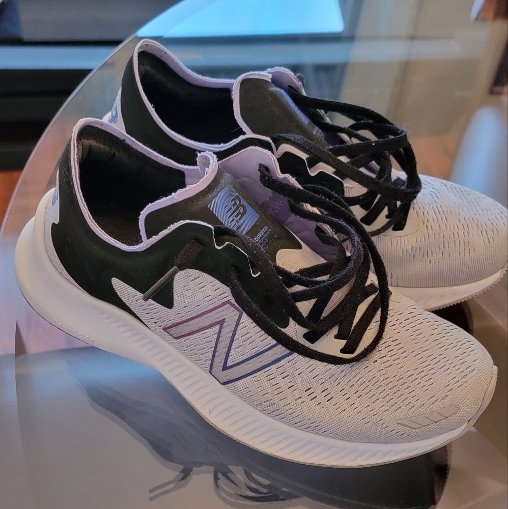Women's New Balance Dynasoft Pesu V1 Running Shoe